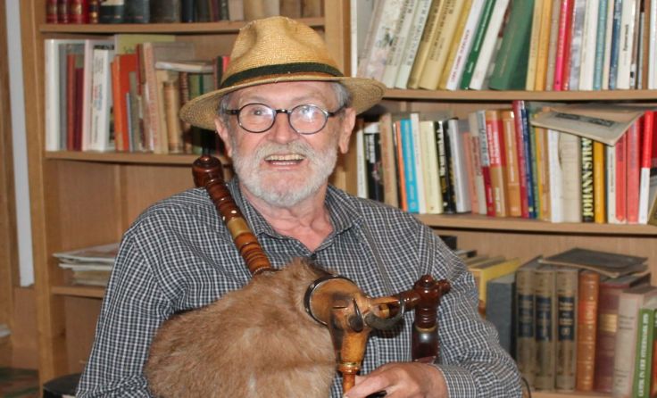 Rudolf Lughofer beim Spielen des Dudelsackes. Foto: Carina Kerbl