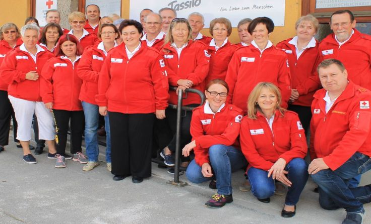 42 freiwillige Mitarbeiter arbeiten im Sozialmarkt Tassilo. Foto: OÖRK Kdf.