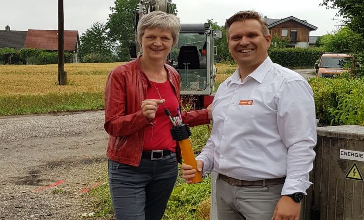 Bürgermeisterin Katharina Seebacher und Karl Öllinger-Luwy. Foto: Gemeinde Schlierbach