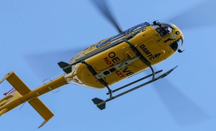 Der Junge wurde mit dem Hubschrauber nach Linz geflogen. Symbolfoto: V. Weihbold