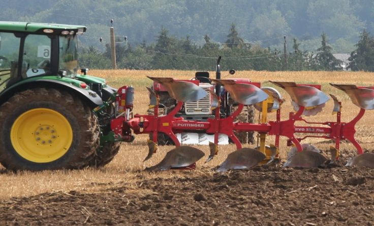 Riesige Drehpflüge wurden zentimetergenau beherrscht. Foto: G. Hütmeyer 