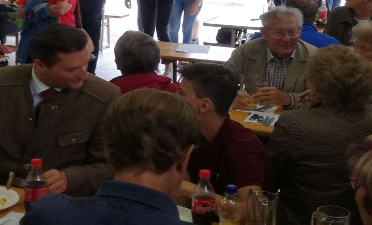 Die FPÖ in Ried lud ihre Mitglieder zu einem Grillfest ein. Foto: FPÖ