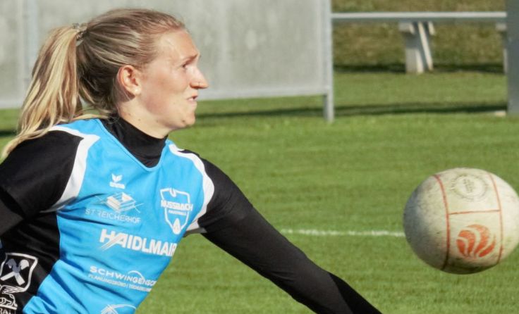 Katharina Lackinger zeigte in beiden Spielen vollen Körpereinsatz. Foto: I. Maringer