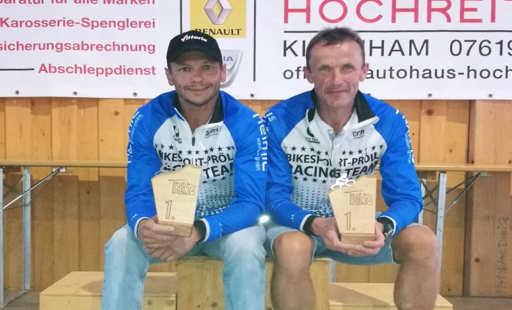 Andreas Pröll und August Kohlbauer (v.l.) mit ihren Pokalen. Foto: S. Freudeder