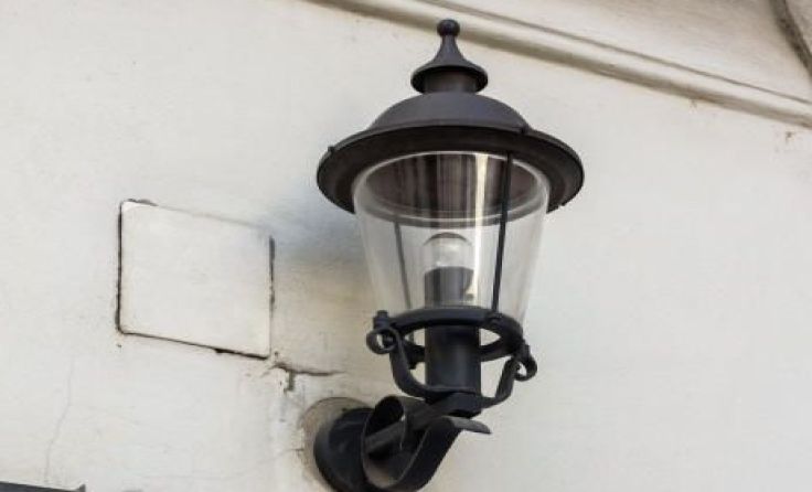 Eine Beleuchtung schreckt meist potentielle Einbrecher ab. Foto: E. Wodicka