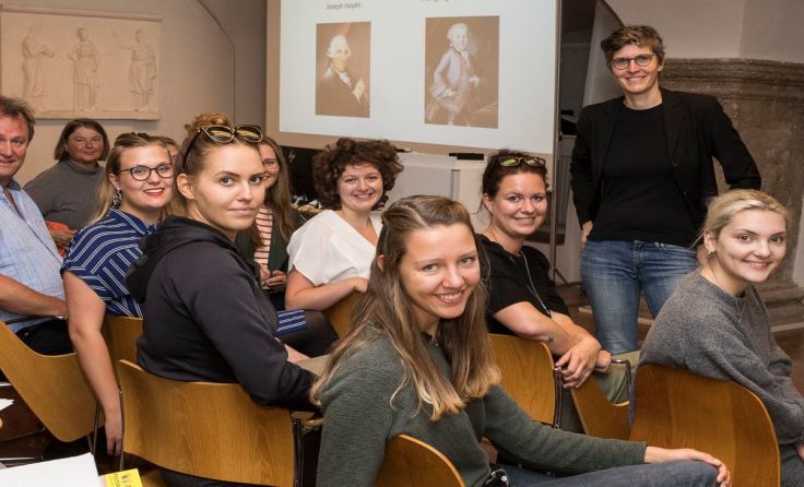 Elisabeth Fuchs (stehend) unterrichtet an der Universität Salzburg. Foto: Erika Mayer