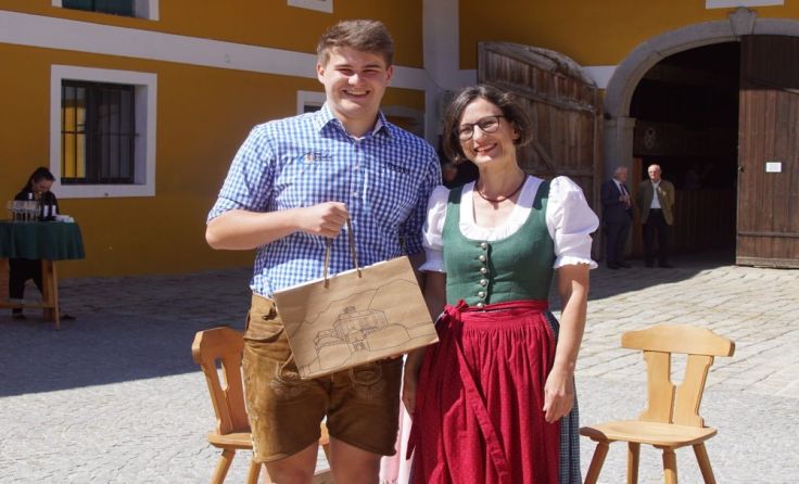 Thomas Pürstinger mit Thekla Weissengruber vom OÖ Landesmuseum. Foto: LJ OÖ