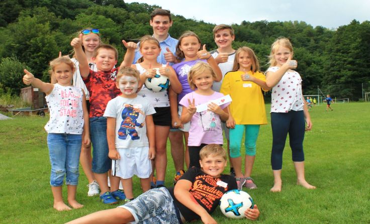 Sichtlich Spaß hatten die Kinder und Betreuer beim Spielefest in Weiten.