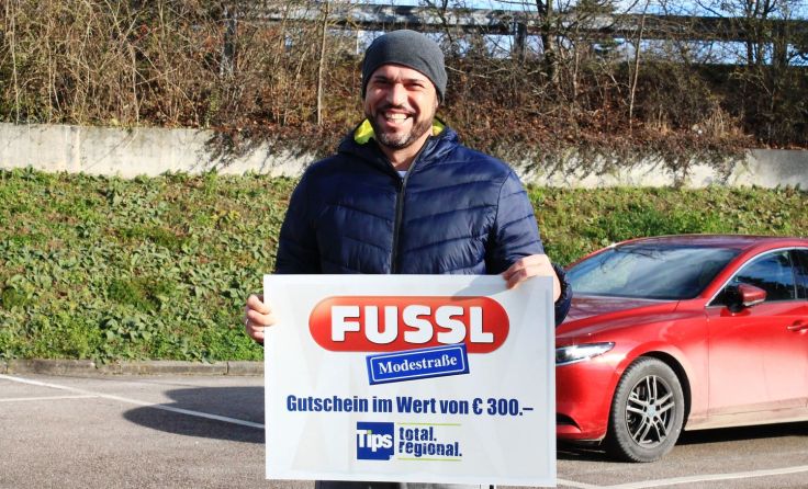Özkan Gruber-Dinc wurde vom Tips-Glücksengerl beschenkt.