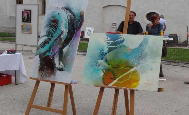Zwei Monate lang herrscht wieder Pariser Flair im Schloss Traun. Foto: Carlos Anglberger