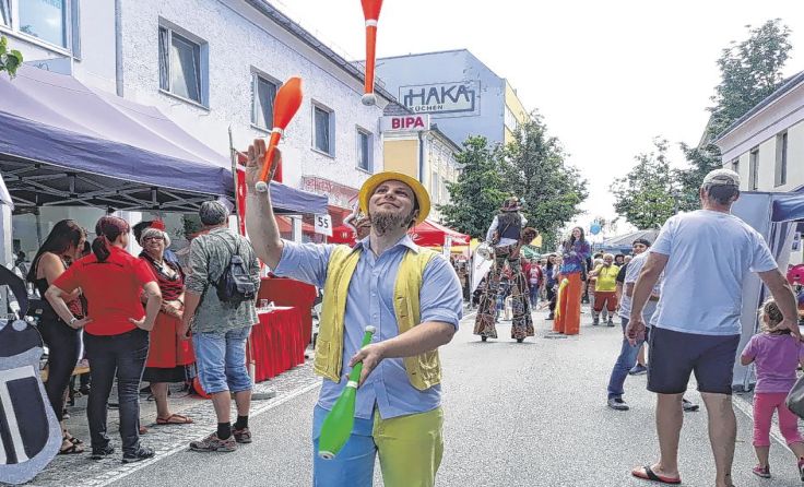 Jongleure zeigten ihr Können. Foto: Voggeneder/Tips