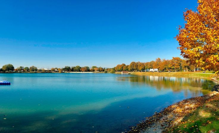 Der Oedter See in Traun lädt auch im Herbst zur Erholung ein. Foto: Florian Kollmann