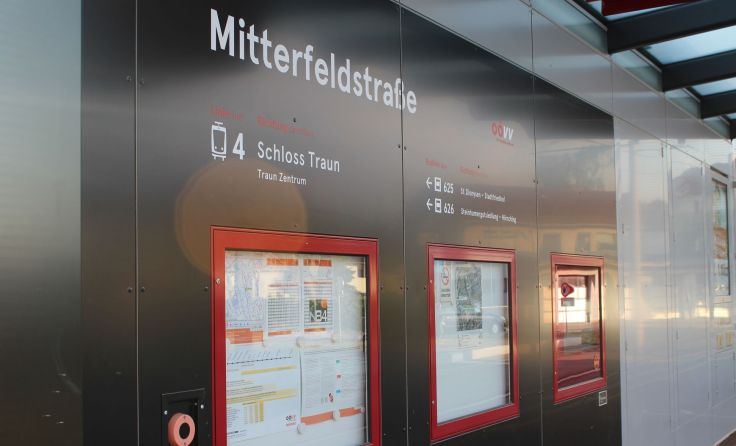 Die Haltestelle Traun/Mitterfeldstraße soll beschädigt worden sein. Foto: Tips/Voggeneder