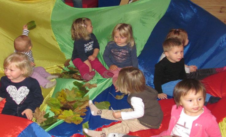 Buntes Treiben: Der zweite Stock des Gemeindeamtes ist ein Kinderparadies.