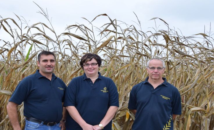 Engelbert Berer (v.l.), Maria Berer und Walter Schwendtner sind betroffene Landwirte aus Mining.