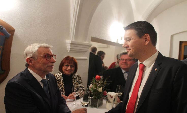 Thomas Vasku und Josef Jahrmann verbinden nicht nur die roten Accessoires
