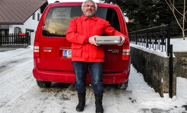 Rudolf Schneck im Einsatz bei "Essen auf Rädern" Foto: Schneck