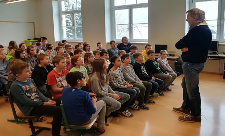 Die Kinder lauschen gespannt der Geschicht Foto: Volksschule Purgstall