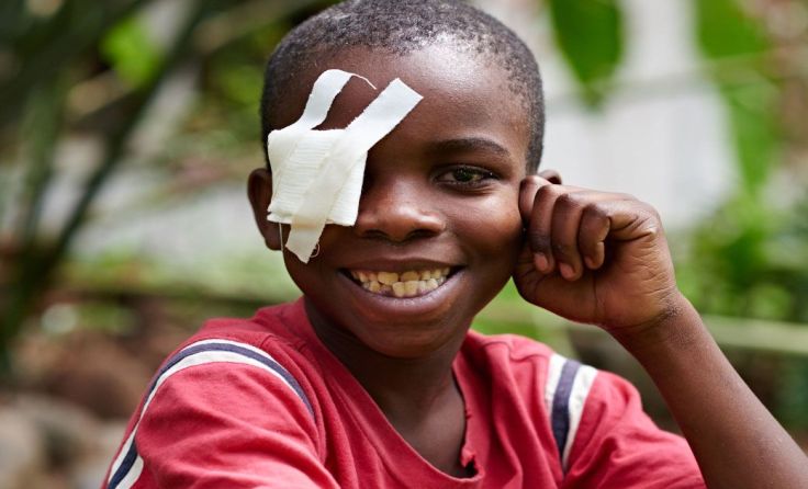 Omari wurde sein Augenlicht gerettet. Foto: Manuel Ferrigato/Licht für die Welt