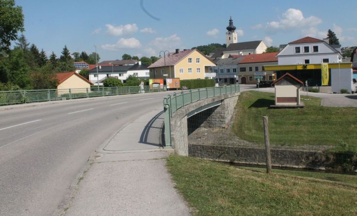 Die Brücke über die Melk in der Ortseinfahrt soll saniert werden.
