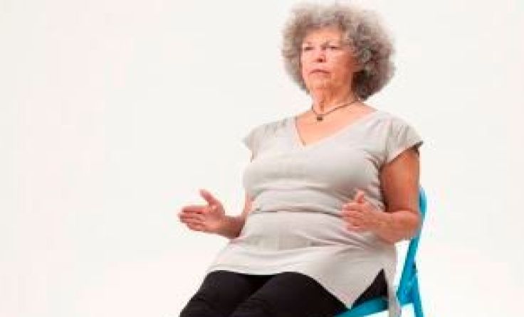 Yoga am Sessel, ein neues Angebot der Waidhofner Yogalehrerin Heike Tuider. Foto: Heike Tuider