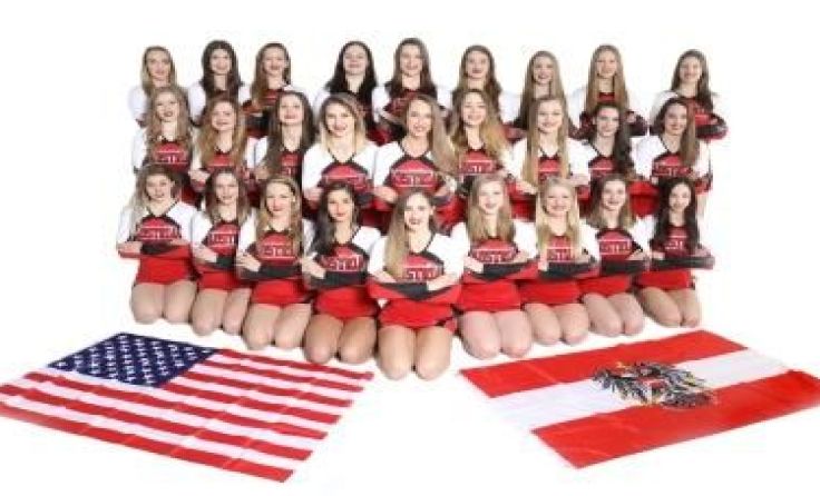 Das österreichische Cheerleading Nationalteam mit den neuen Dressen. Fotos: nutville.at