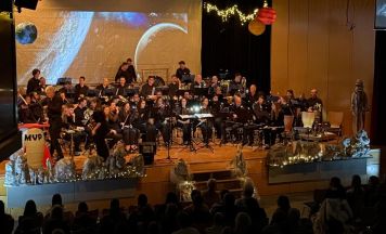 Musikalische Reise durchs All: Musikverein Pfarrkirchen überzeugt beim Neujahrskonzert