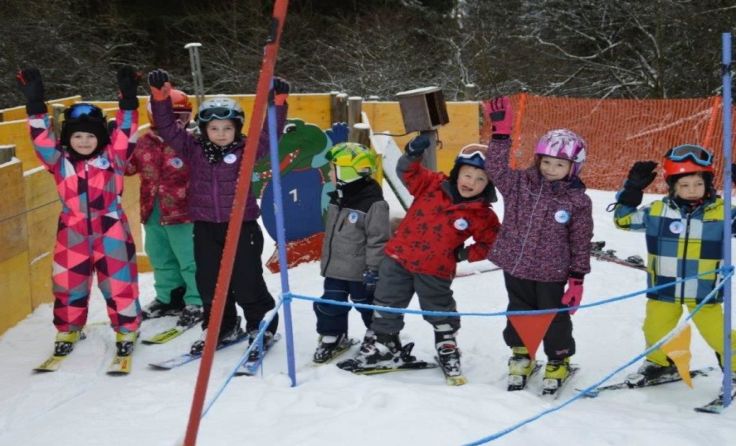 Die Kindergartenkinder hatten jede Menge Spaß im Schnee. Fotos: KIGA Bunte Welt