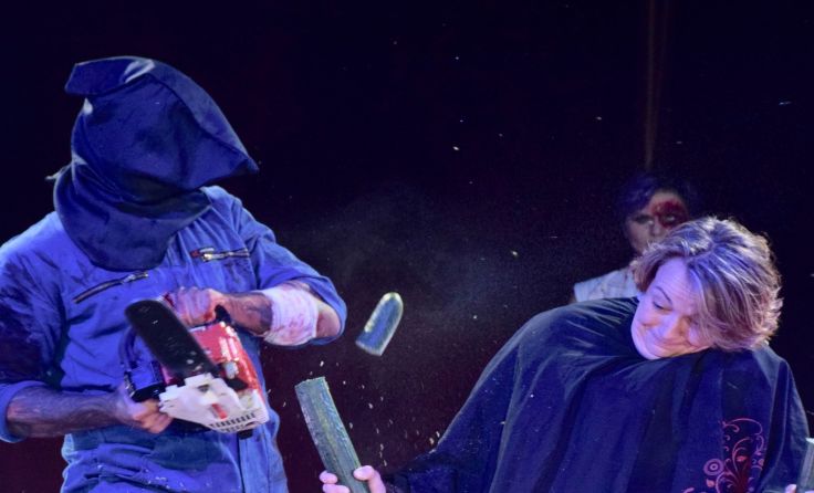 Gruselige Artisten mit schauriger Show im Horrorzirkus. Foto: Zirkus des Grauens