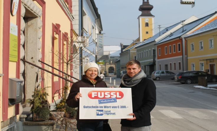 Gewinnerin Margareta Hofer mit Tips-Redakteur Markus Hochgatterer. Foto: Mai