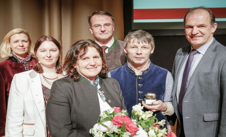 Freude bei Familie Stadlbauer über ihre Siegersorte „Agria“. Foto Stefan Krupica