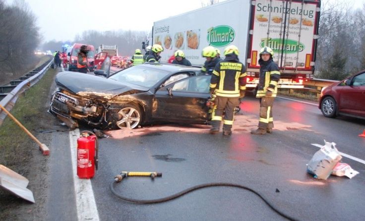 Dienstagfrüh wurden die Feuerwehren zum Einsatz auf der B3 gerufen. Foto: FF Mauthausen