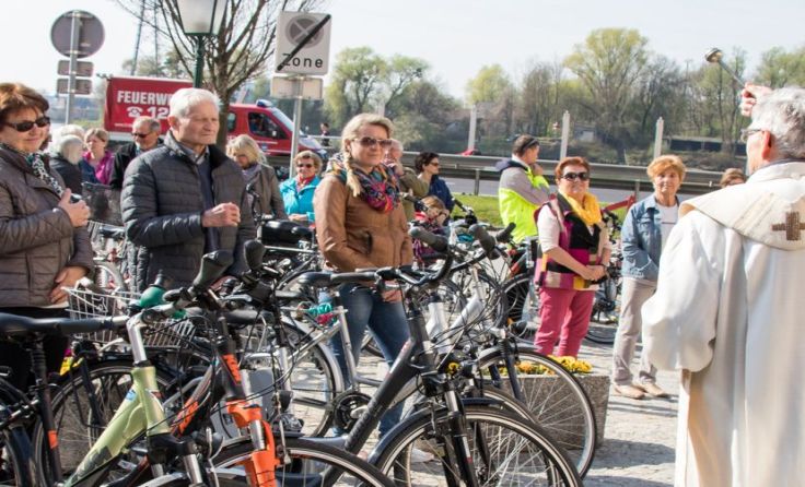 Radler können für die Radsaison 2018 am 15. April ihr Fahrrad segnen lassen. Foto: Hans Maly