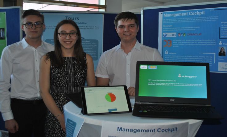 Die Schüler stellten ihre Projekt- und Diplomarbeiten vor. Fotos: mai