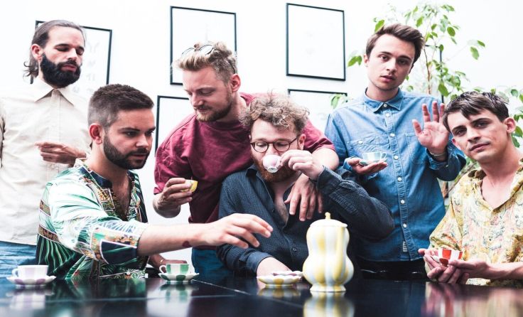 „Elegant“ heißt das neue Album der sechs Herren. Foto: Gesangskapelle Hermann
