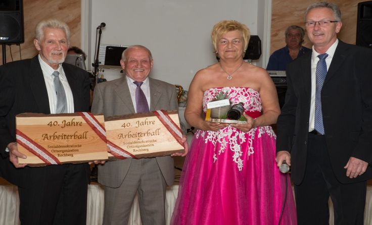 v.l. Hannes Stiftner und Ehrenvorsitzender Heinz Neuhauser Foto: Heinz Madlmair
