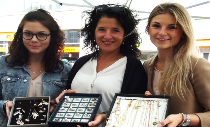 Preisgünstige Ware in vielen Geschäften Foto: Boris Mitterlehner