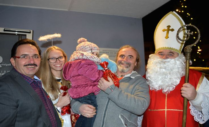Zufriedene Gesichter nach der Geschenkevergabe Fotos: Marktgemeinde St. Georgen an der Gusen