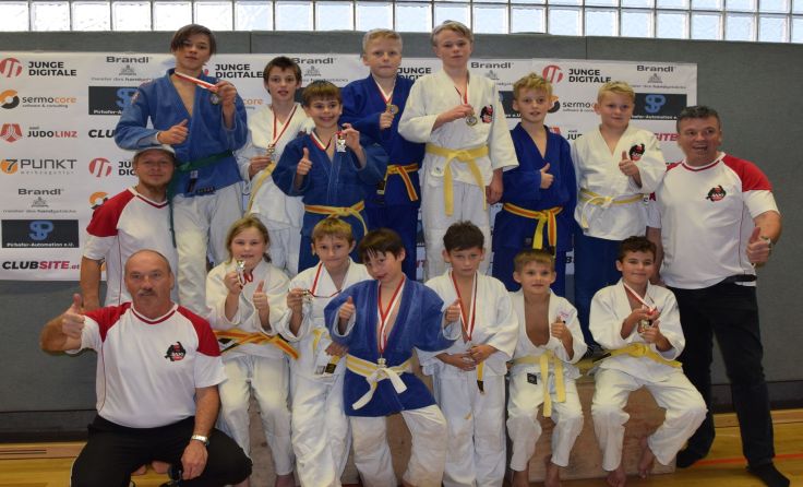 Der Luftenberger Judonachwuchs nach der Siegerehrung. Foto: ASKÖ Luftenberg Sektion Judo