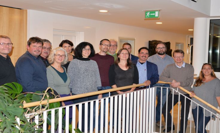 Neue Mitglieder des Vereins "DOSTE" bei ihrer Gründungsfeier Foto: Ruhsam