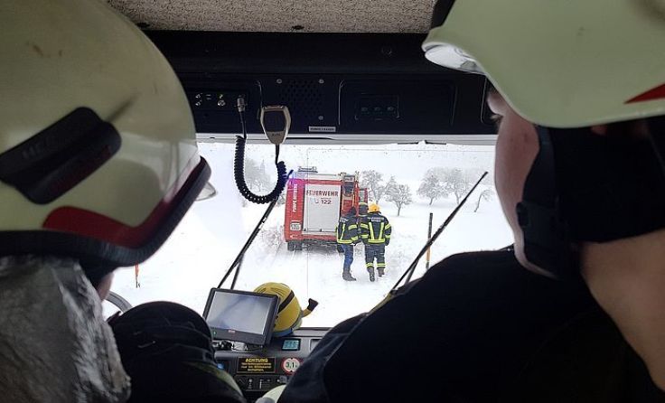 Das Fahrzeug musste von der Feuerwehr geborgen werden. Foto: FF Saxen