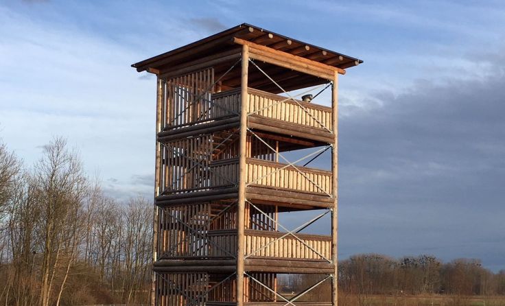 Der Aussichtsturm bietet einen wunderbaren Blick auf den Fischaufstieg und die Donau. Foto: mhg