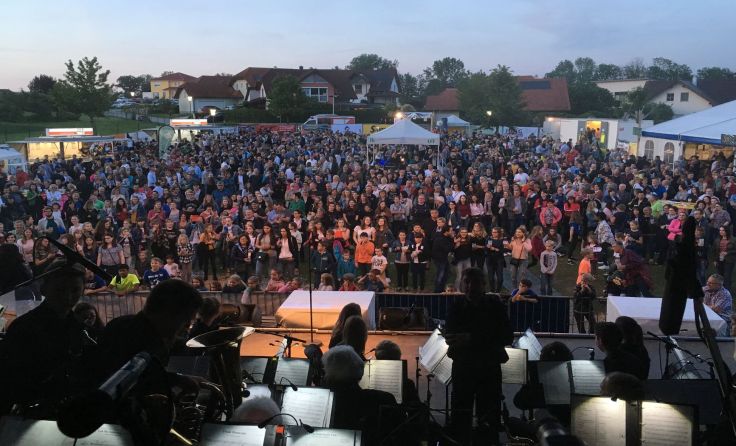 Die Besucher waren vom Open Air hellauf begeistert. Foto: Wöckinger