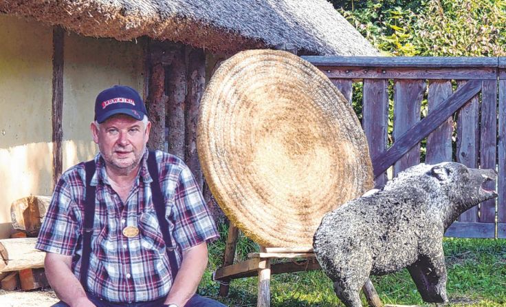 Wolfgang Winkler führt die Besucher durch den Workshop. Foto: Keltendorf Mitterkirchen