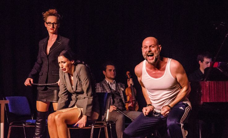 Das Theater behandelt die Wirrungen des Liebeslebens. Foto: Christian Böhm