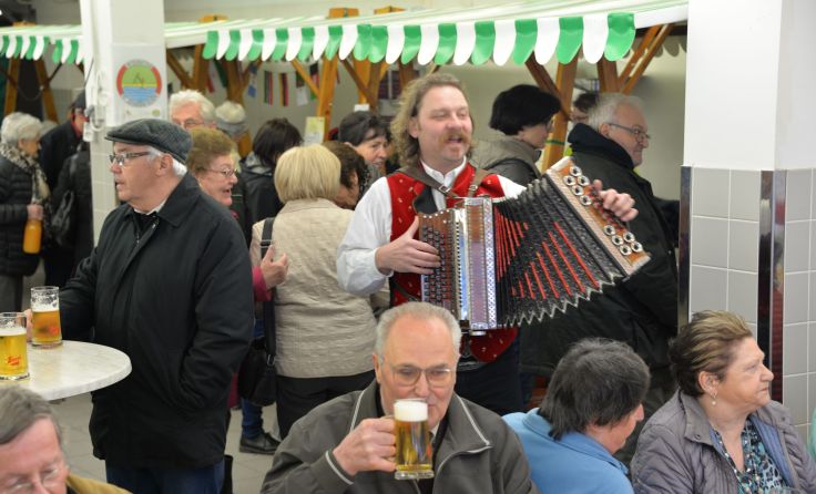 Fröhliche Stimmung am Genussmarkt in St. Georgen an der Gusen. Foto: Gemeindeamt