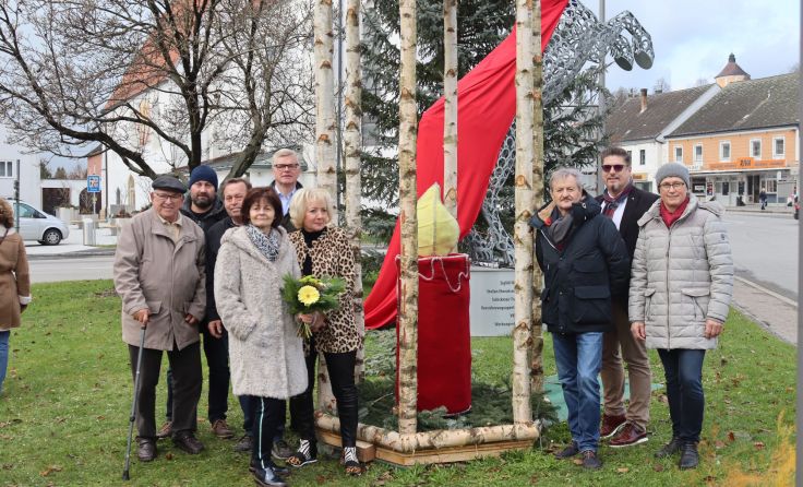 Der Tourismusverband und die Ortsbauernschaft spendeten die Laterne. Foto: mai