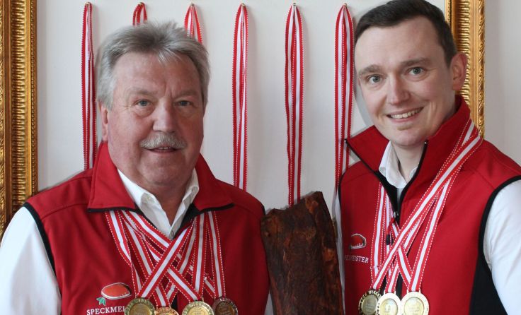 Peter und Rupert Windhager wünschen frohe Ostern. Foto: Speckmeister