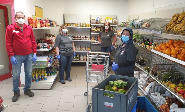 Auch im RK-Markt stehen die Mitarbeiter im Einsatz. Foto: RK OÖ-Bezirksstelle Perg