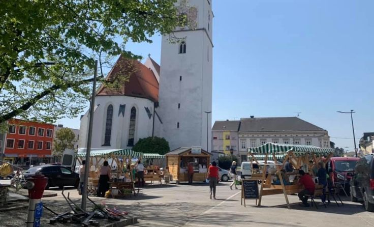 Die Schwedenbomben besuchen die Perger Innenstadt. Foto: mai